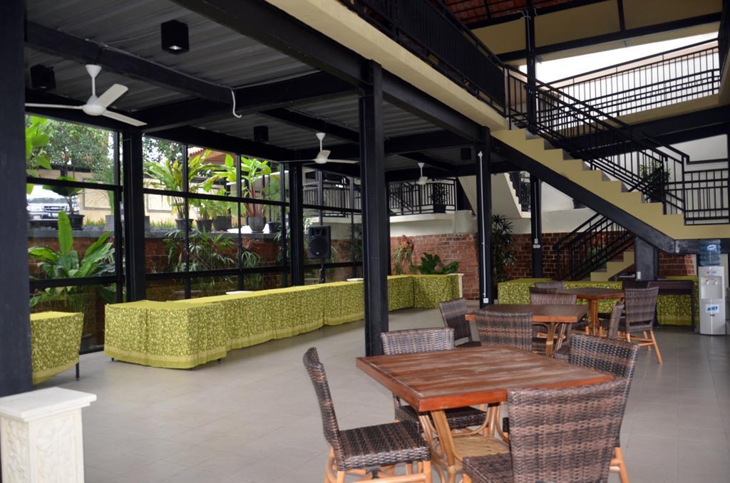 Bumi Cikeas Sentul Bogor Hotel Exterior photo